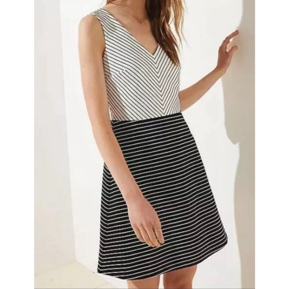 LOFT Women's Stripe Black/White Fit and Flare Sleevesless Dress Size 8P NWT